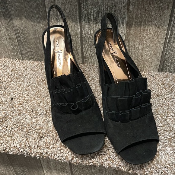 Vince Camuto Size 10 Jenny black peep toe suede ruffle sling backs - Picture 3 of 7